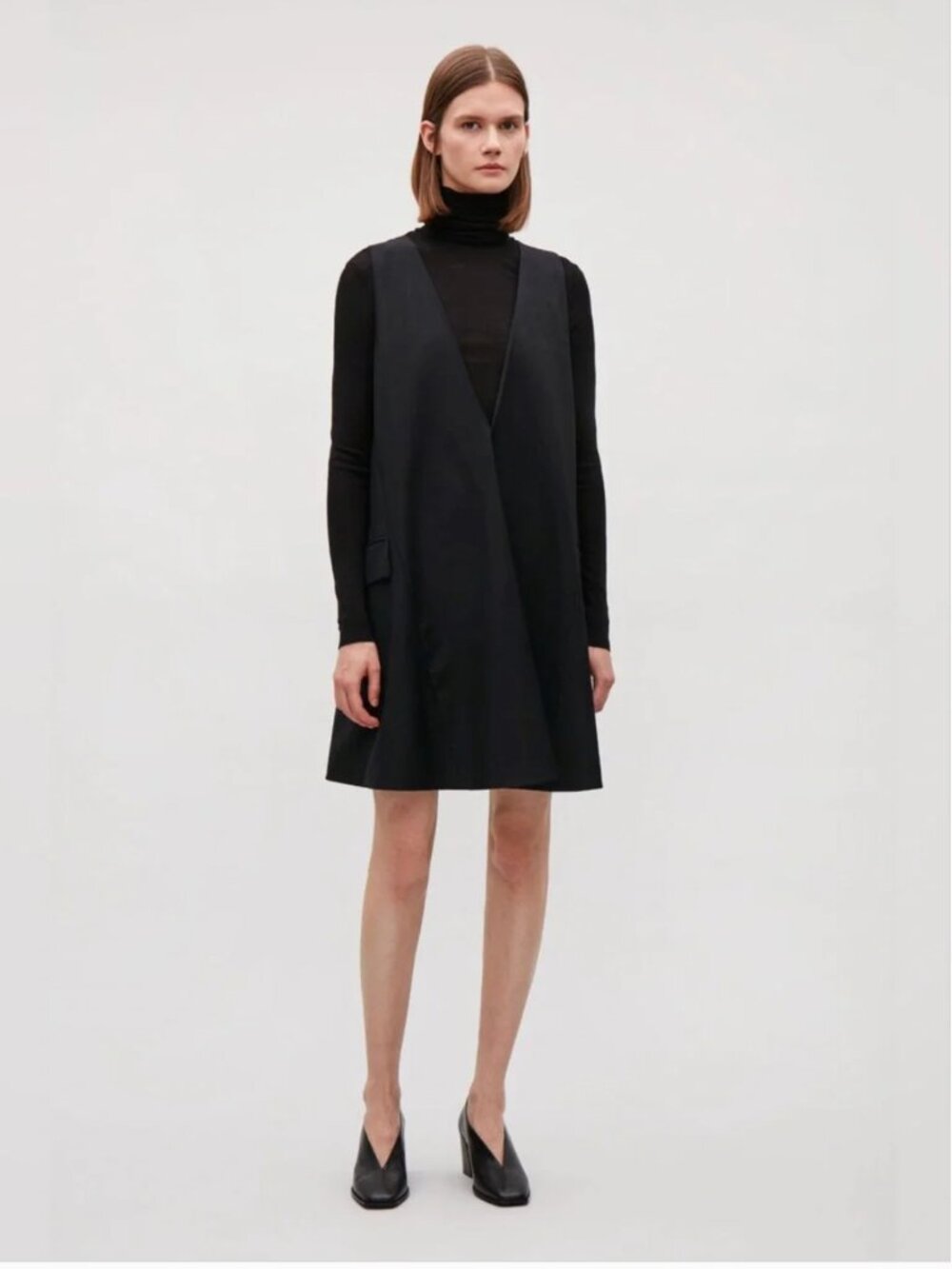 COS Black Sleeveless V-Neck Pocket Shift Dress